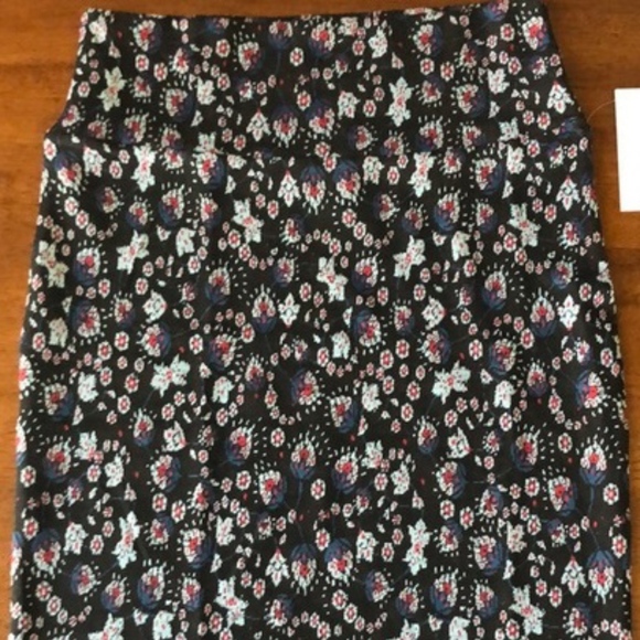 Lularoe Cassie XS - Picture 1 of 3